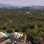 Averto With Private Pool Villa Nidhrion