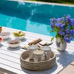 Averto With Private Pool Nidhrion