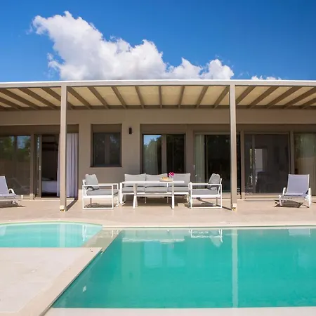 Villa Averto With Private Pool