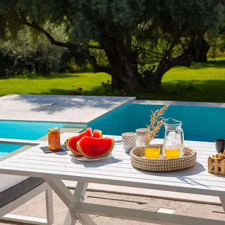 Villa Averto With Private Pool