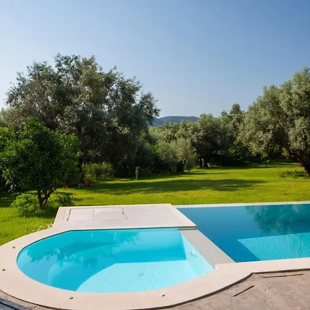 Villa Averto With Private Pool