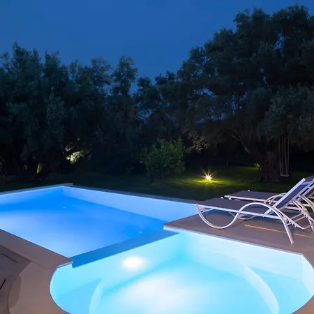 Averto With Private Pool