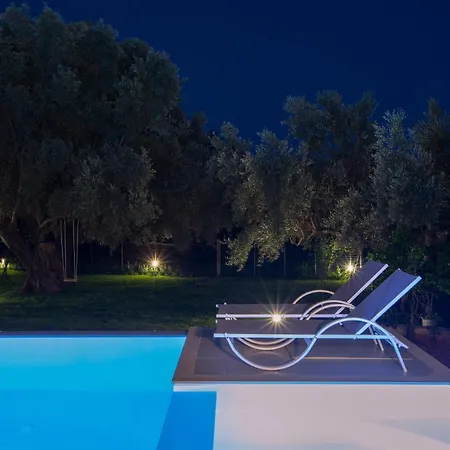 Villa Averto With Private Pool