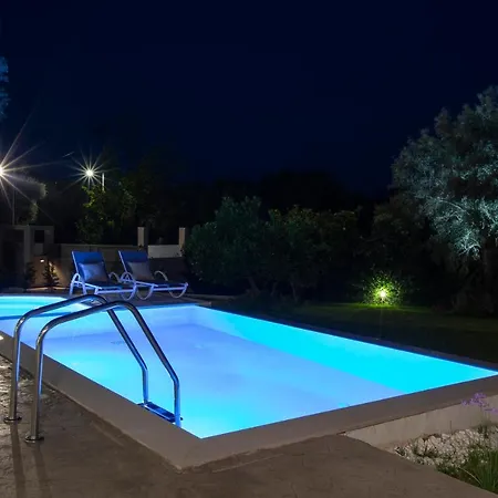 Villa Averto With Private Pool