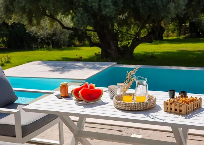 Villa Averto With Private Pool