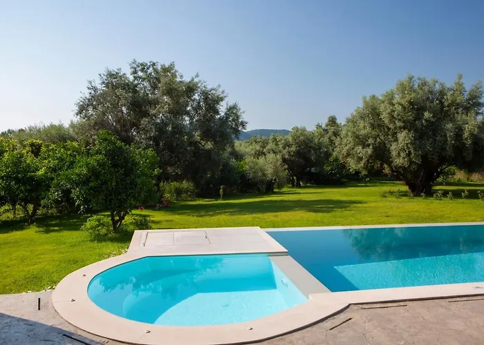 Villa Averto With Private Pool